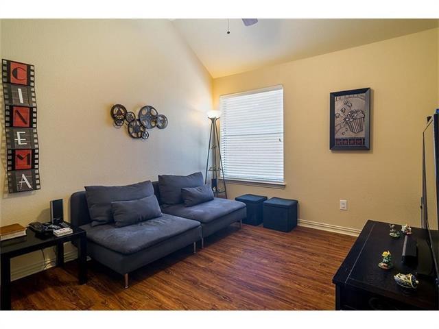 Building Photo - 2617 Independence Dr