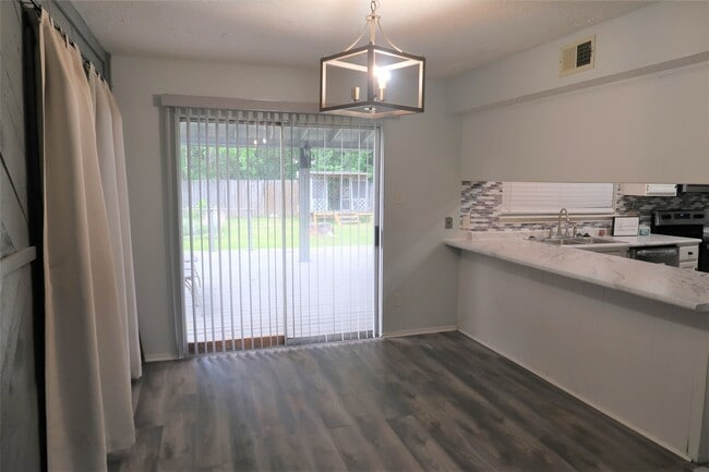 Building Photo - 15326 McConn St