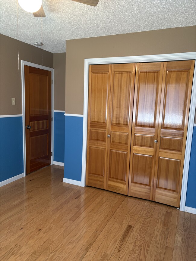 Building Photo - 106 Hollywood Dr