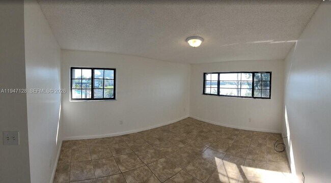 Building Photo - 468 NE 206th Ln