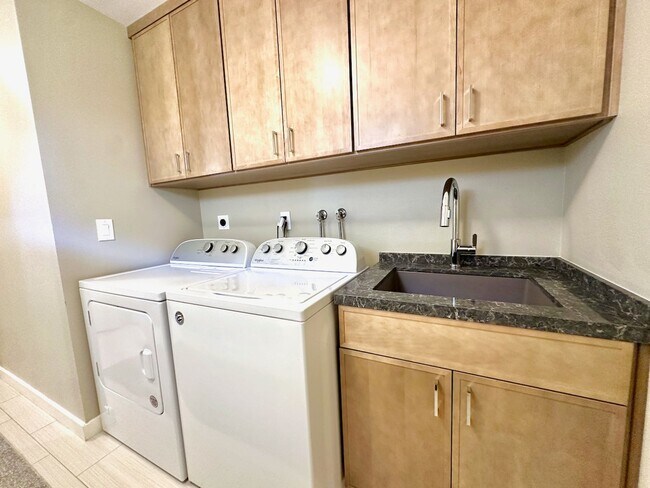 Building Photo - FOR RENT Call For Availability 3Br/3Ba 2128 Sqft Fully Furnished Del Mar Heights Vacation Home, C...