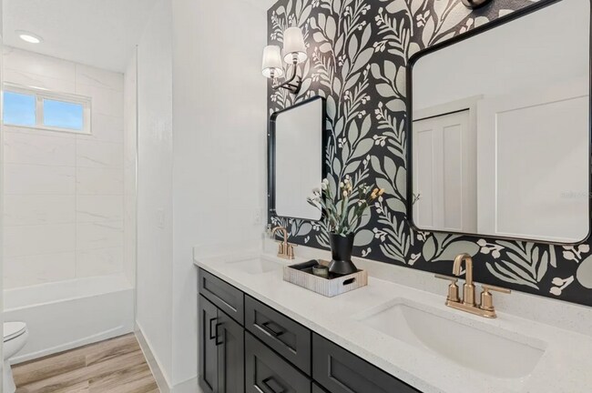 Building Photo - 726 Ellwood Ave