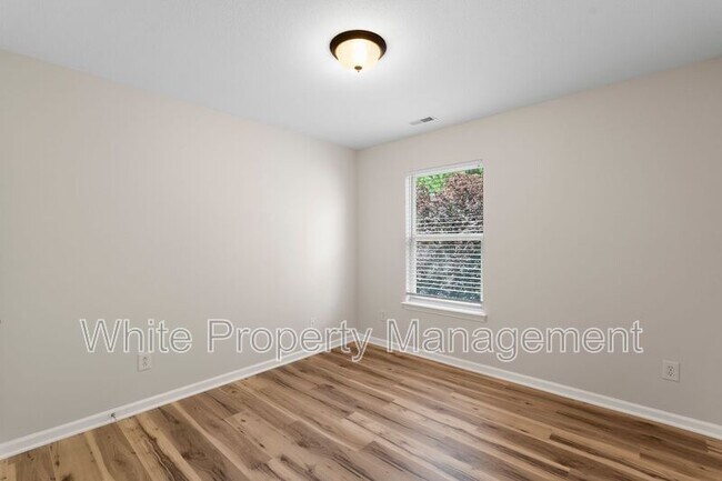 Building Photo - 12427 Oakton Hunt Dr