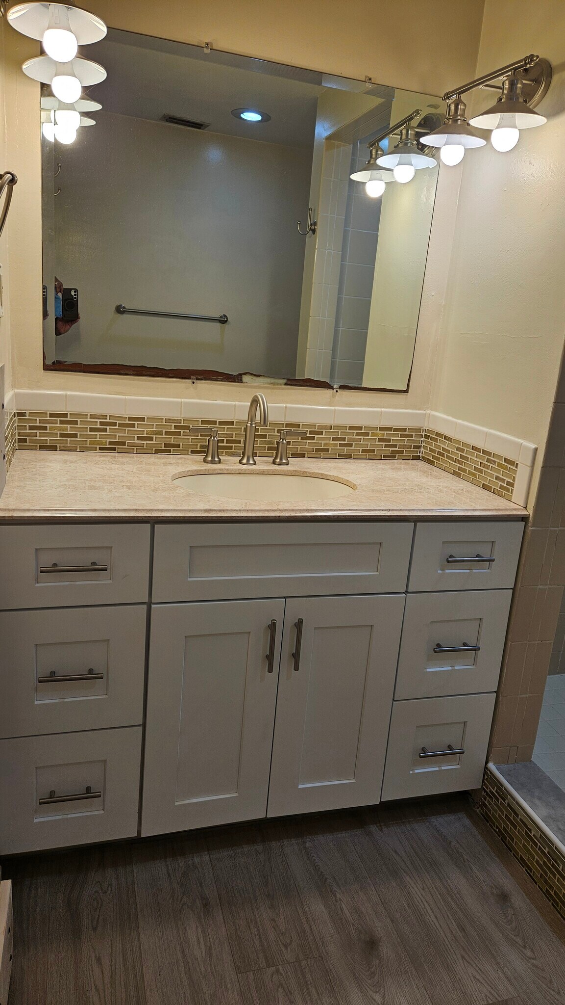 Bathroom - 18717 Hamilton St