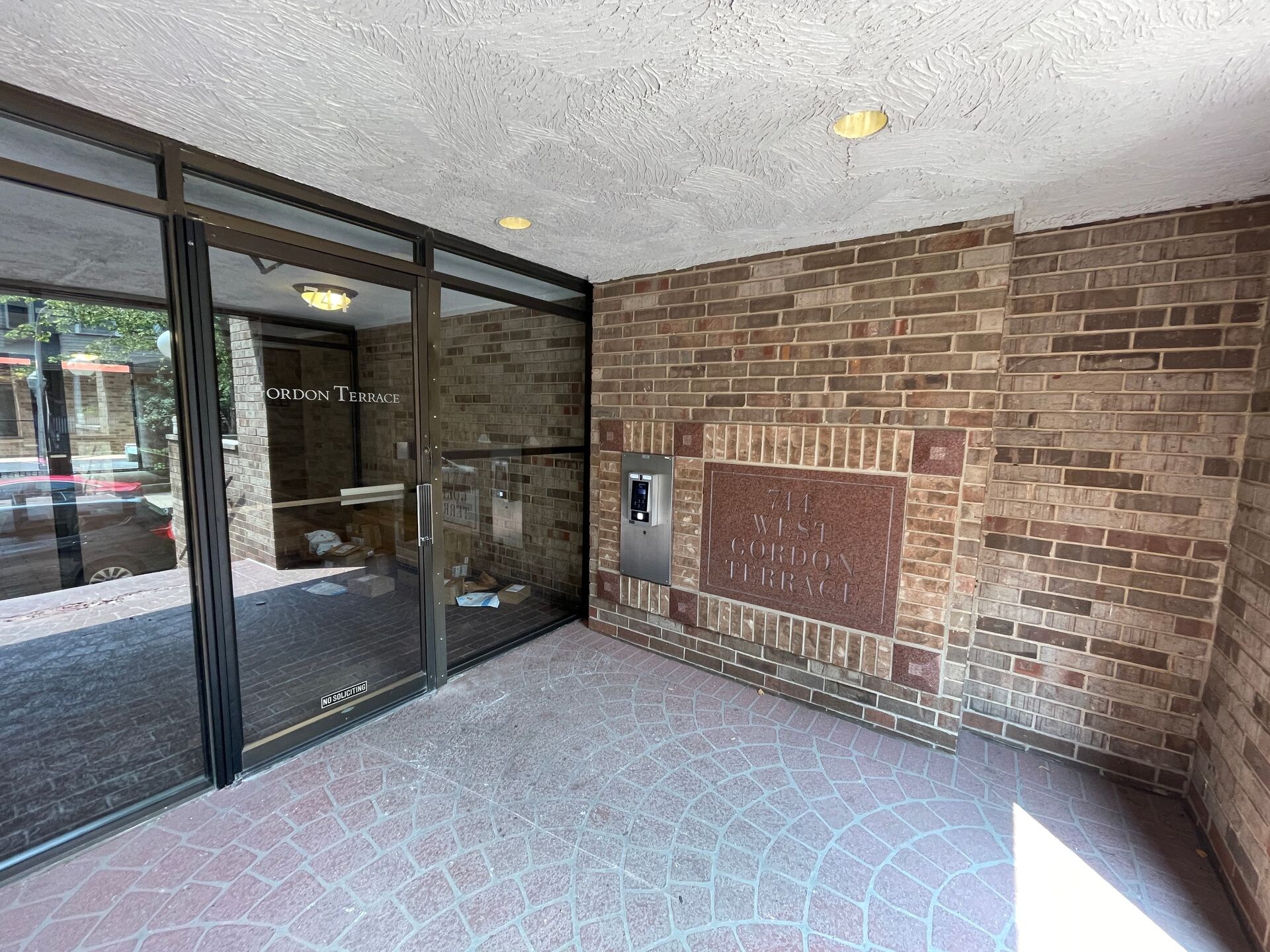 Building Photo - 745 W Gordon Ter