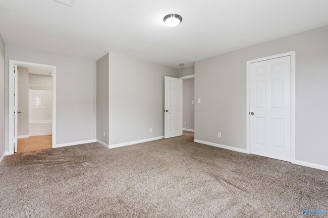 Building Photo - 3262 Lakeland Dr SW
