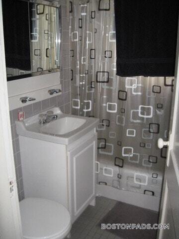 Building Photo - 137 Park Dr