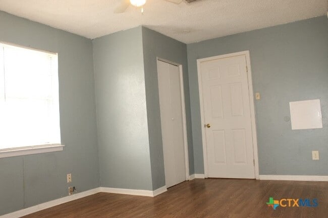 Building Photo - 409 Short Ave