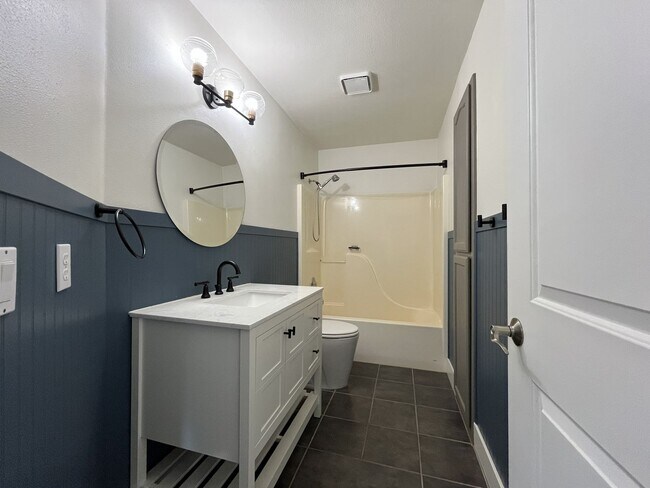 Building Photo - Beautifully Updated 3-Bedroom Cedar Mill Home with Chef's Kitchen, Huge Bonus Room and Private Ba...