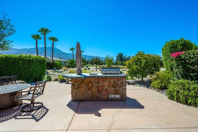 Building Photo - 60661 Juniper Ln