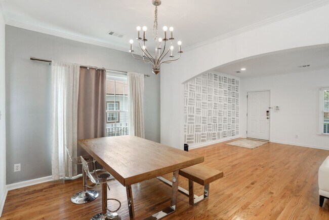 Building Photo - Spacious Grant Park Home