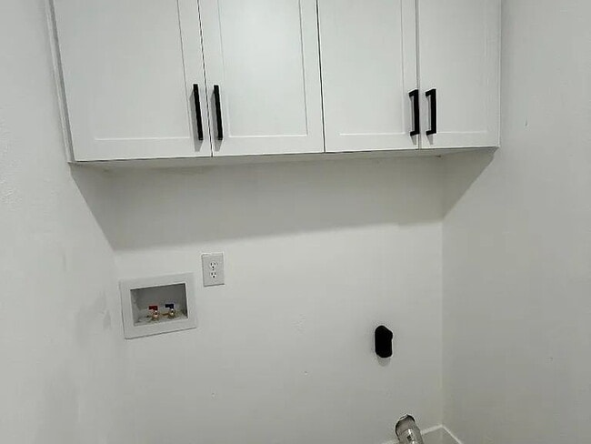 Building Photo - Beautifully Remodeled Tampa Rental | Prime Location