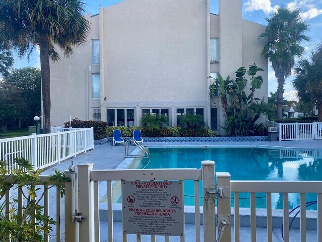 Building Photo - 3845 S Lake Dr