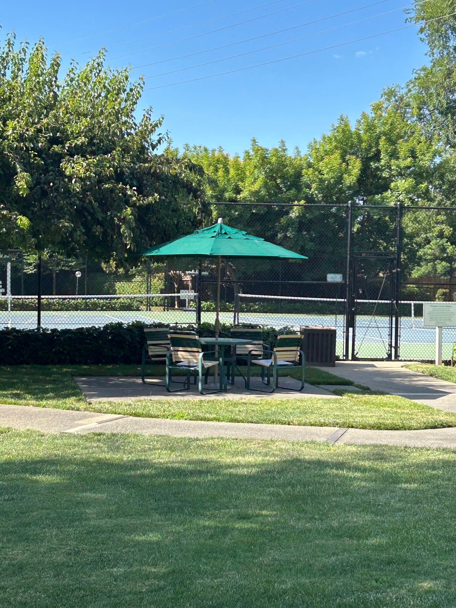 Building Photo - 871 Woodside Ln E