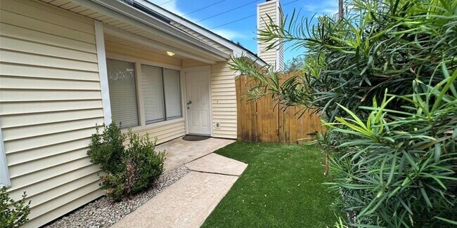 Building Photo - 4626 Green Trail Dr