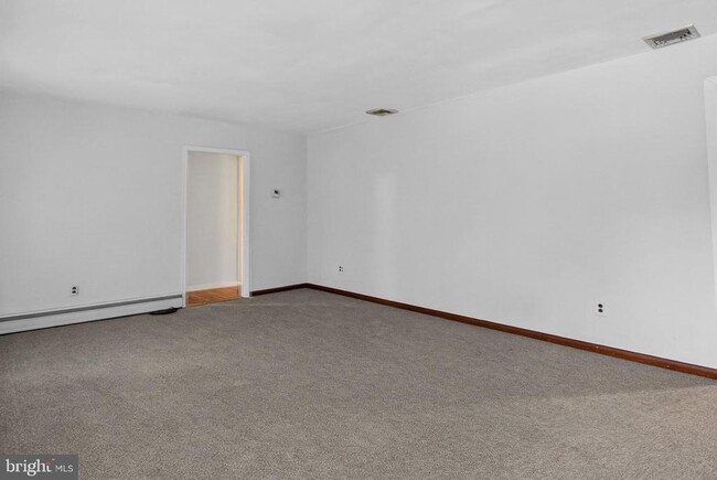 Building Photo - 764 Lakehurst Rd