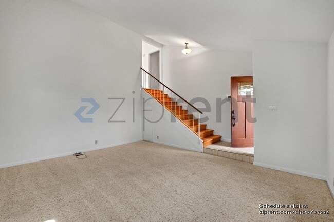 Building Photo - 18463 Almond Rd
