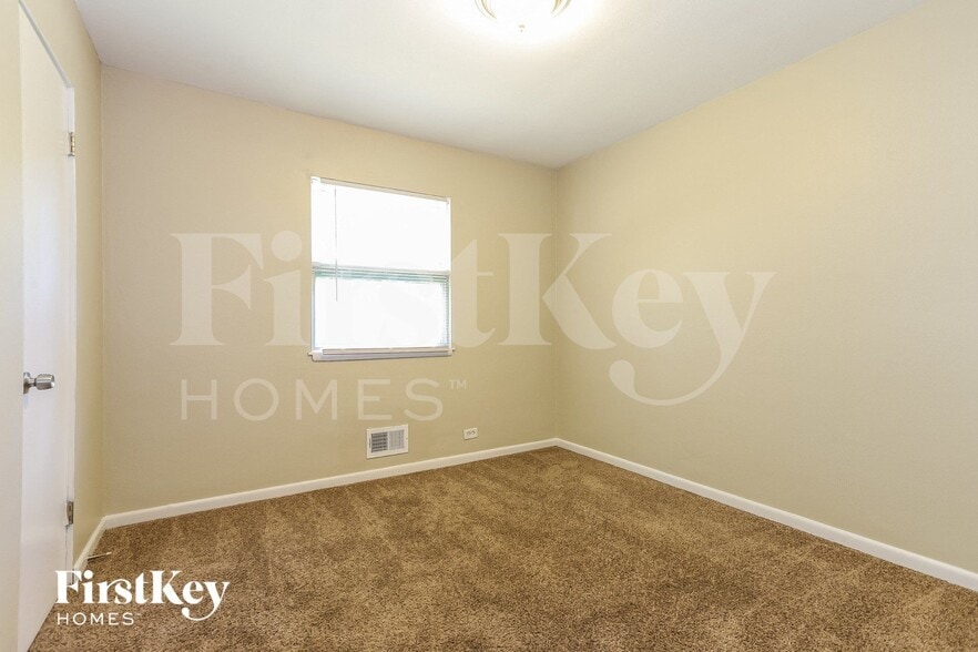 Building Photo - 544 N Aldine St