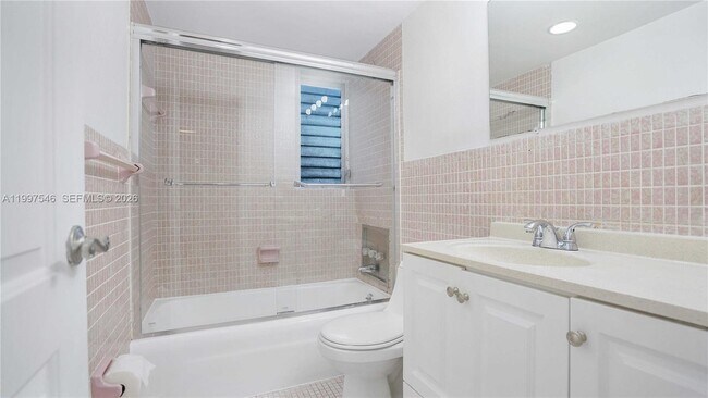 Building Photo - 1340 Lincoln Rd