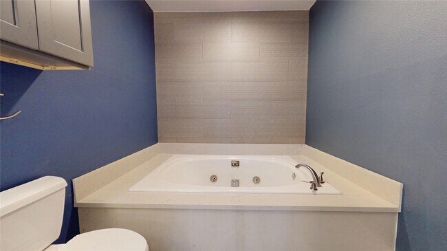 Building Photo - 2984 Holly Hall St