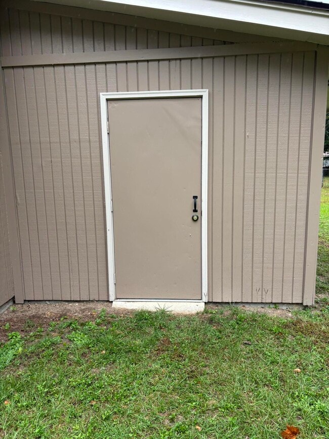 Building Photo - 855 Whatley St