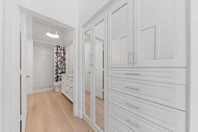 Building Photo - 300 S Australian Ave