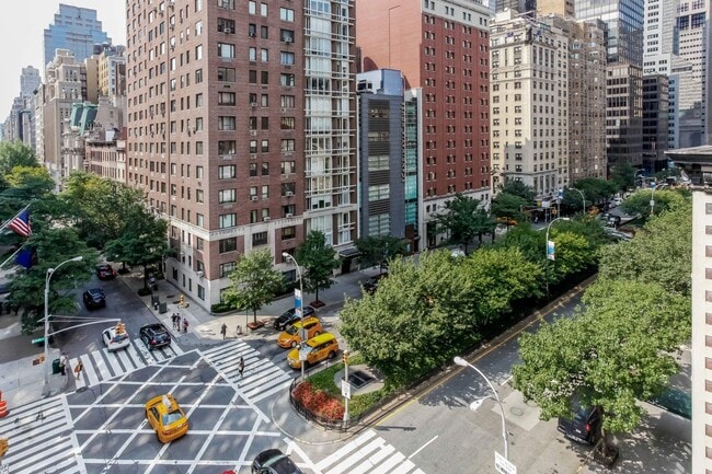 Building Photo - 45 Park Ave