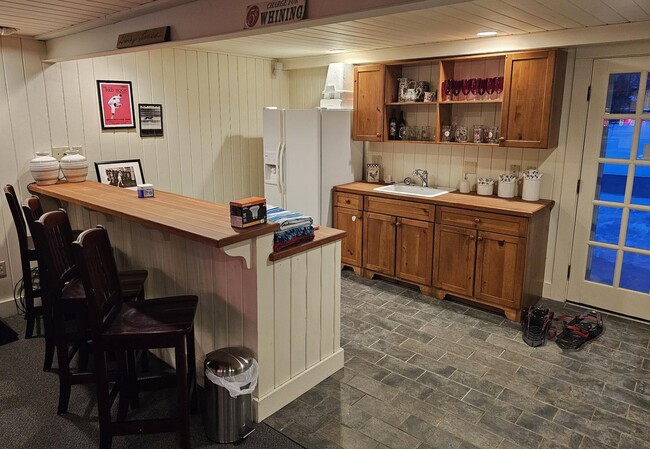 Building Photo - 15 Lake Ave