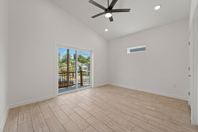 Building Photo - 212 Cooper St