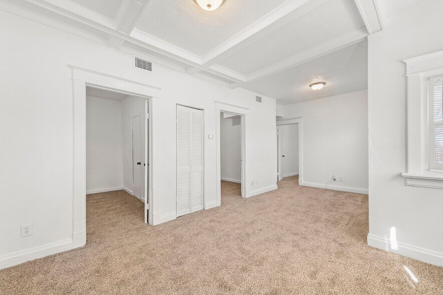 Building Photo - 2207 E 24th Ter