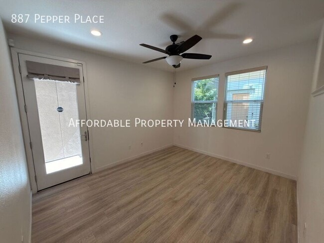 Building Photo - 887 Pepper Pl