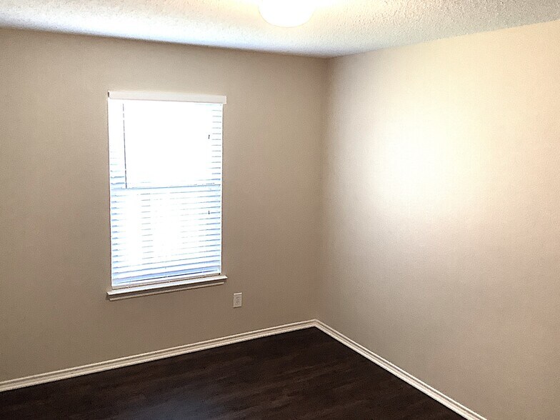 Building Photo - 115 Clover Leaf Ln