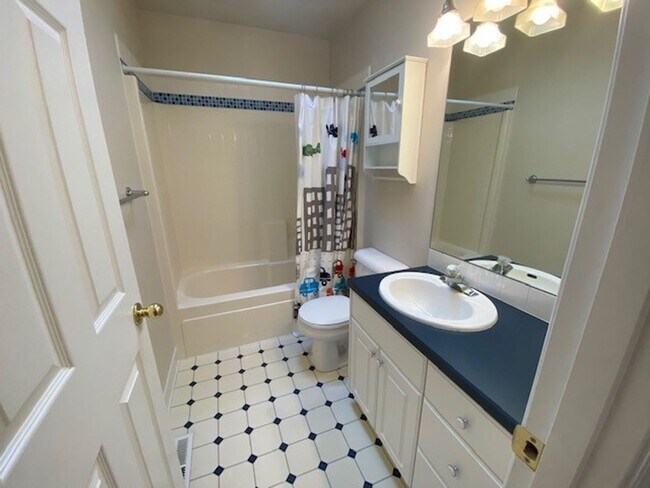 Building Photo - MOVE IN SPECIAL $500 OFF FIRST MONTHS RENT IF MOVED IN BY January 2026/ Location Location