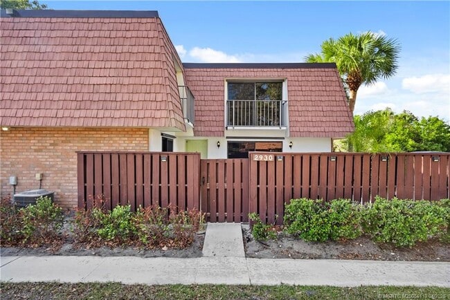 Building Photo - 2930 SW Sunset Trace Cir