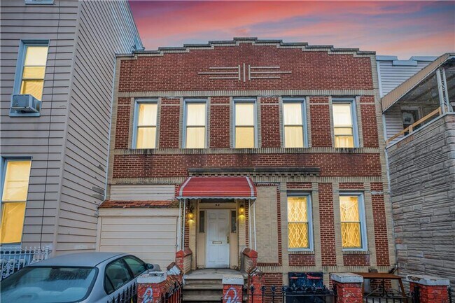 Building Photo - 32 Arion Pl