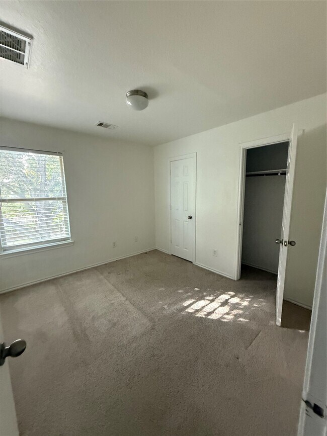 Building Photo - 4330 Sprangletop Ave