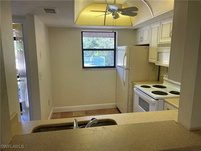 Building Photo - 2137 Golfside Village Dr