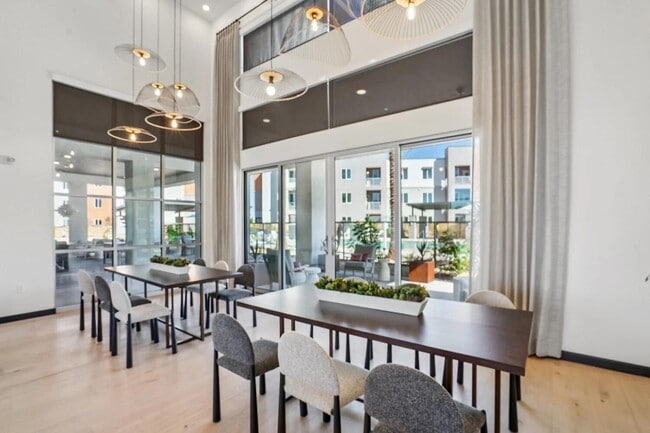 Building Photo - 1161 E O'Neil Dr