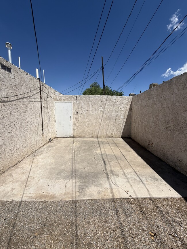 Building Photo - 1510 Amherst Dr SE