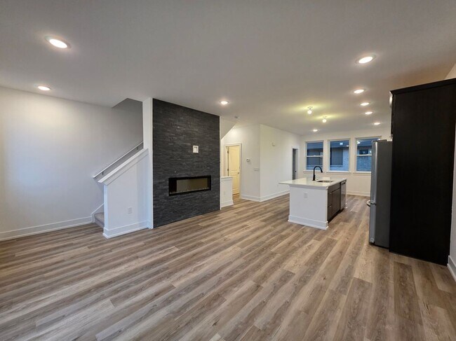Building Photo - 3610 Trumbull