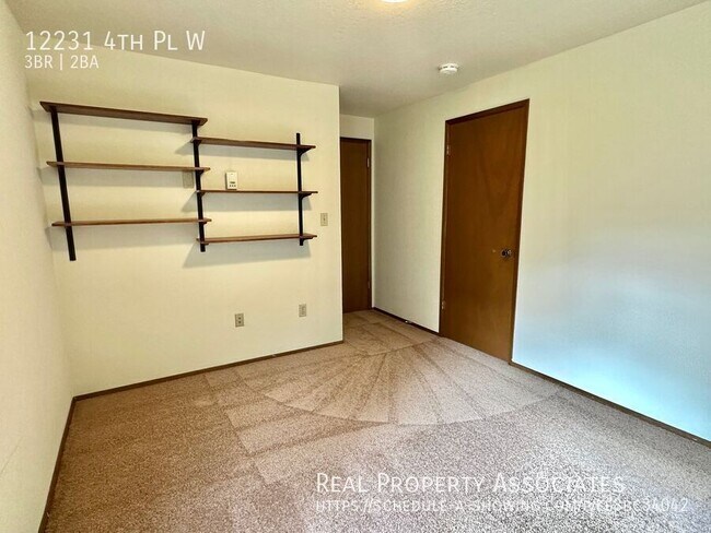 Building Photo - 12231 4th Pl W