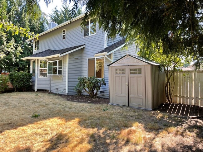 Building Photo - Beautiful Sammamish home on Quiet Street.