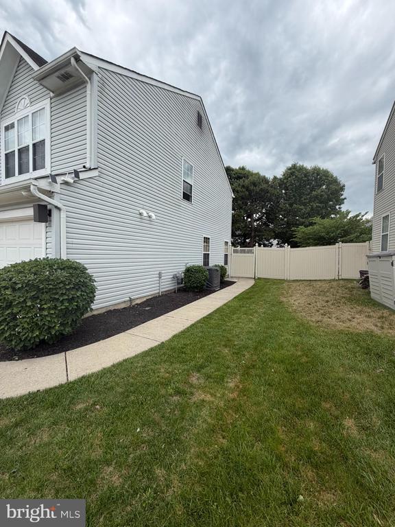 Building Photo - 14 Wood Thrush Ave