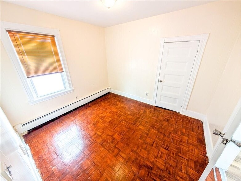 Building Photo - 53 Bancroft St