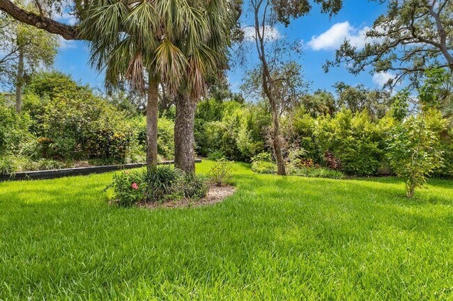 Building Photo - 3946 Wilshire Cir E