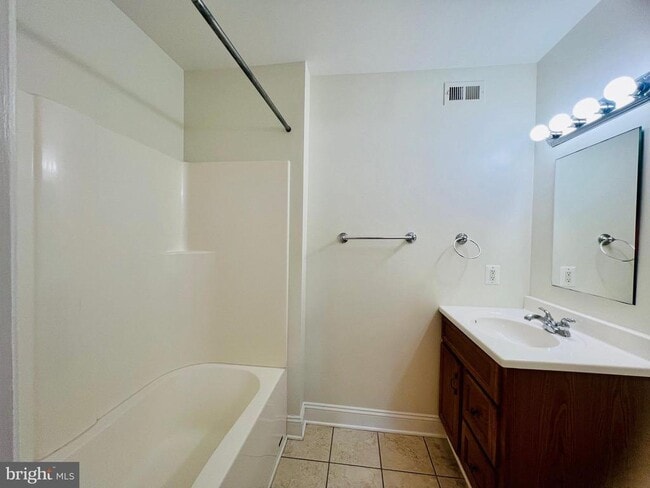 Building Photo - 2528 Ayr Ct