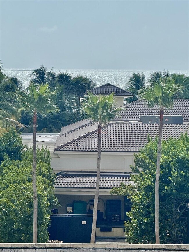 Building Photo - 785 Crandon Blvd