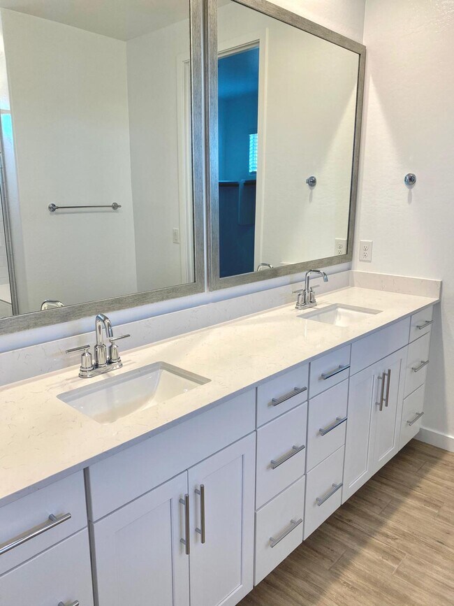 Owner's ensuite Bathroom - 7027 S 13th Way