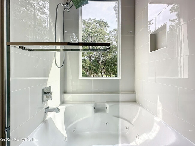 Building Photo - 5395 Heckscher Dr