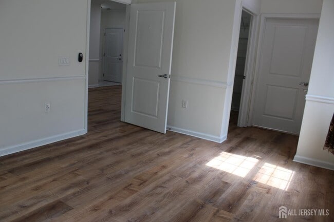 Building Photo - 611 Doral Ct